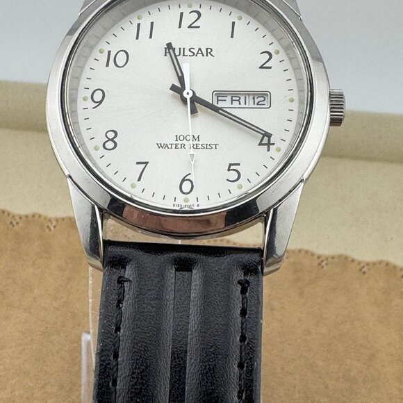 1990's Pulsar Solid Stainless Steel Watch with day and date at 3 - Picture 6 of 8